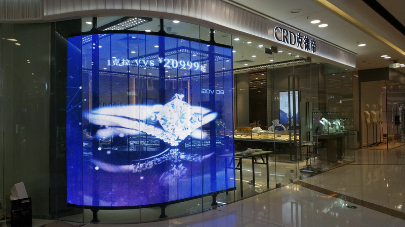 一种适合商场门店，珠宝店玻璃后面通透不挡视线的LED显示屏应用方案(图2)